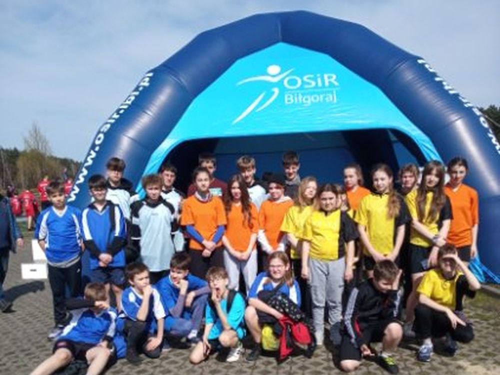 Uczniowie biorący udział w zawodach