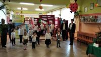 Szkoła do hymnu